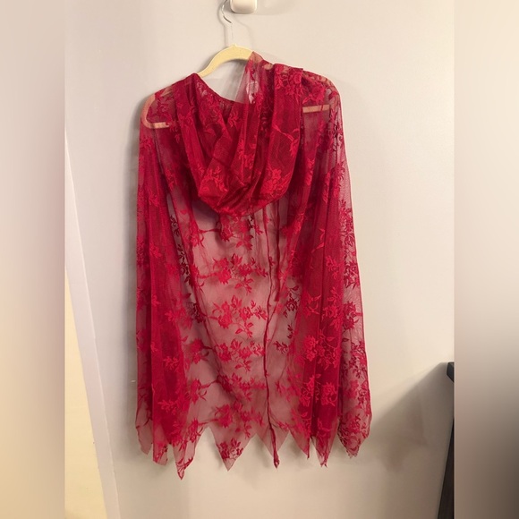 Spirit Red Lace cape - Picture 4 of 6